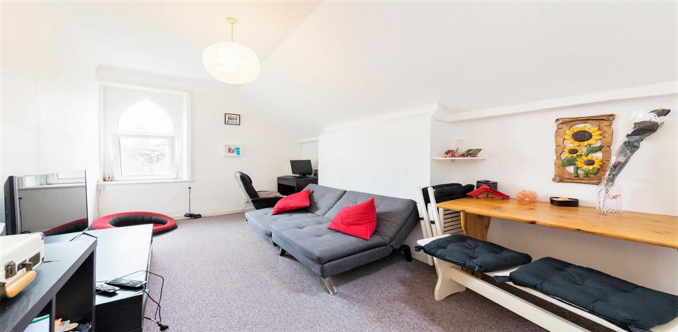 			LET, 1 Bedroom, 1 bath, 1 reception Flat			 Victoria Road, QUEENS PARK